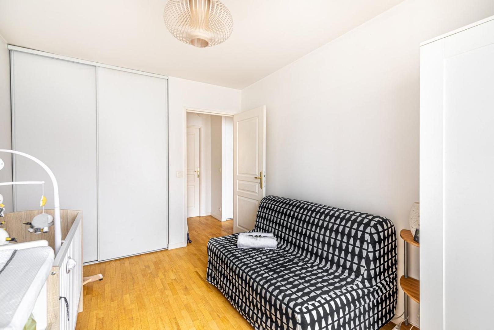 Guestready - Red Letters In Montrouge Apartment Exterior foto